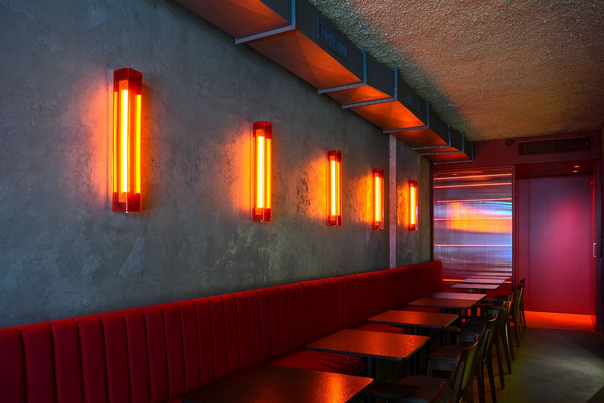 Interior de KOTARO Palermo, restaurante japonés diseñado por Terrenal Estudio